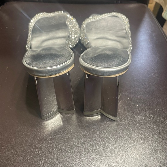 Heels - Picture 3 of 3